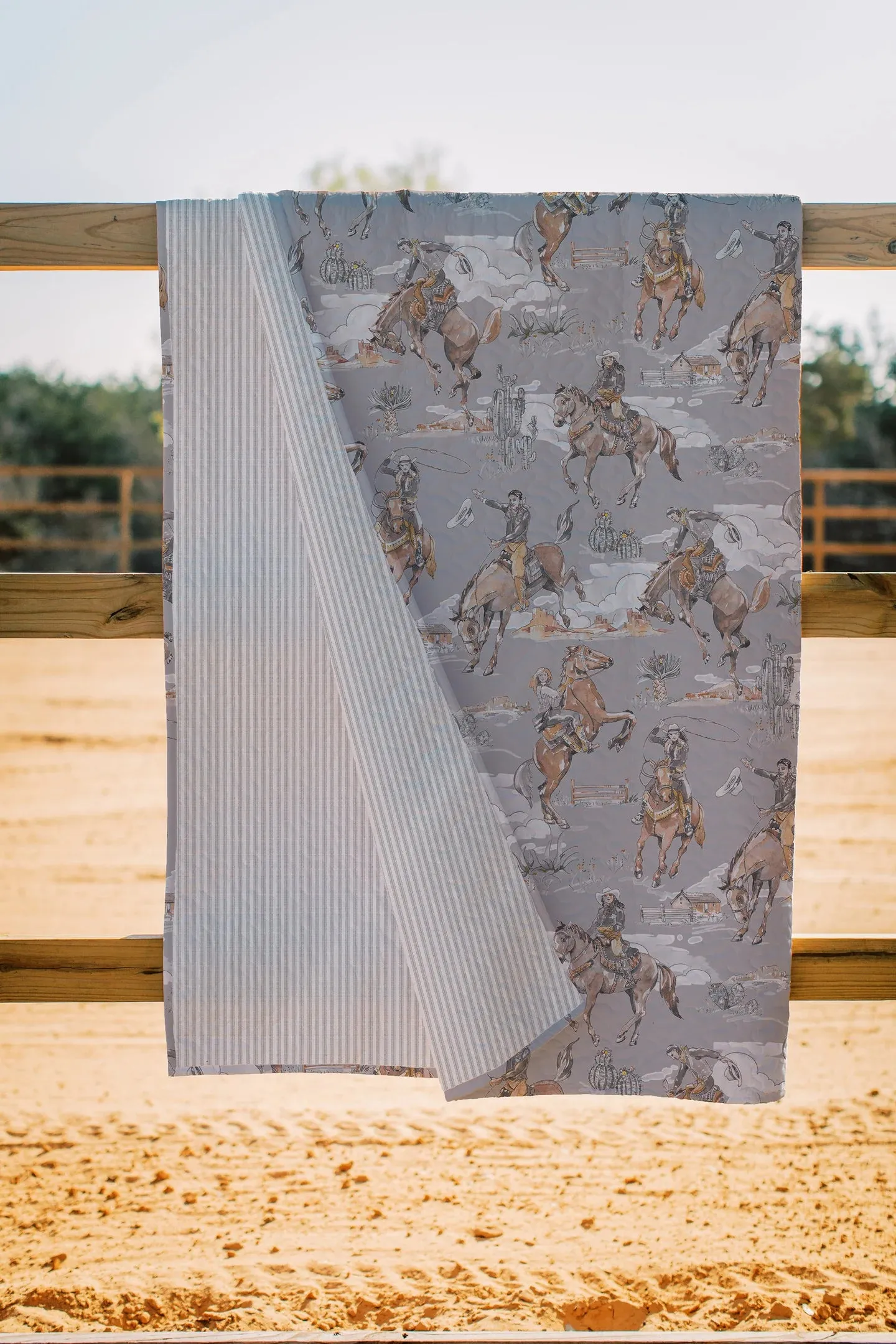 'Birdie Cowgirl Scene on Grey' Quilt Set (Twin, Queen, King)