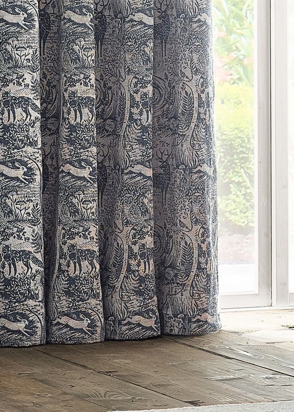 furn. Winter Woods Animal Chenille Eyelet Curtains