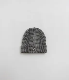 Nike ACG Peak Beanie - Black / White