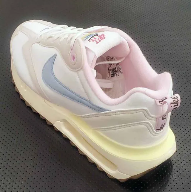 Nike Wmns Air Max Dawn Sail/Blue Whisper-Pale Ivory FN34...