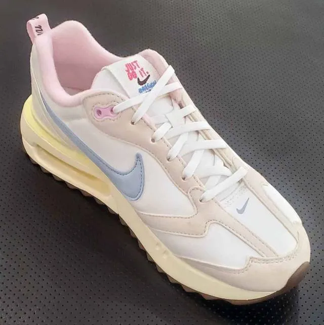 Nike Wmns Air Max Dawn Sail/Blue Whisper-Pale Ivory FN34...