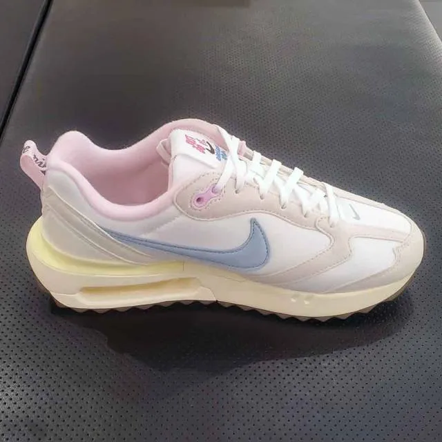 Nike Wmns Air Max Dawn Sail/Blue Whisper-Pale Ivory FN34...