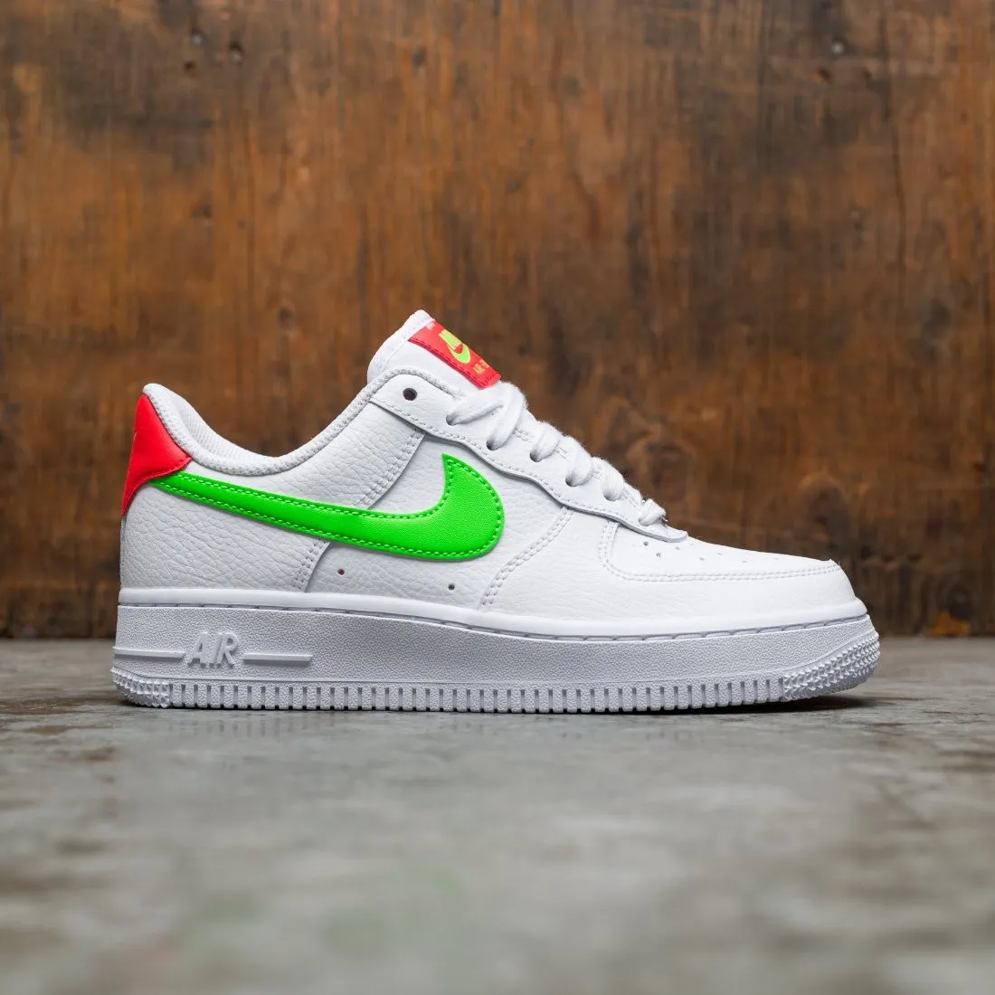 Nike Women Air Force 1 '07 (white / laser crimson-green strike)