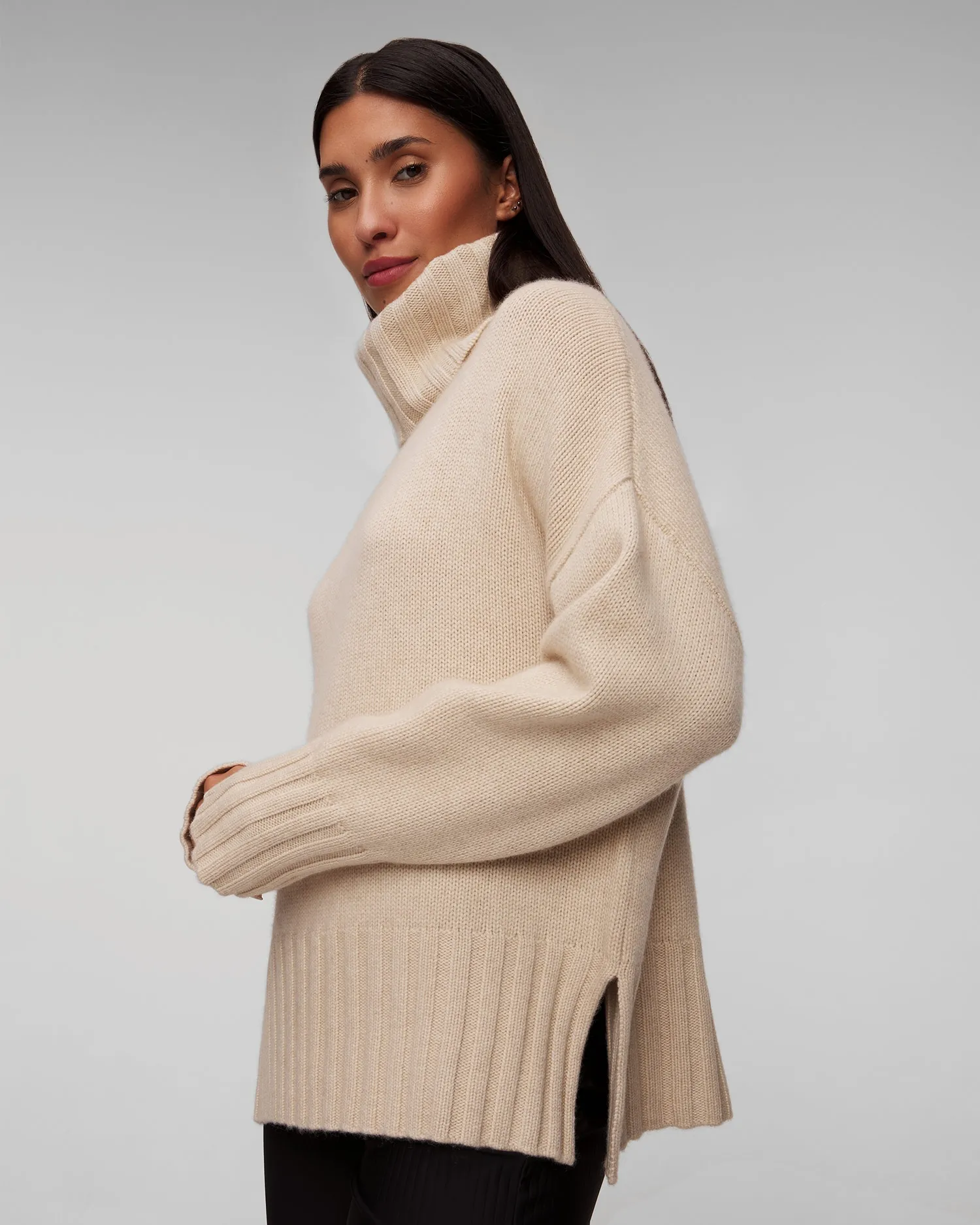 Women's beige cashmere turtleneck Kujten Yoko F2621-2